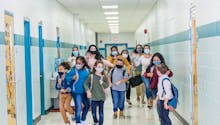 Covid-19 : le port du masque redevient obligatoire à l'école