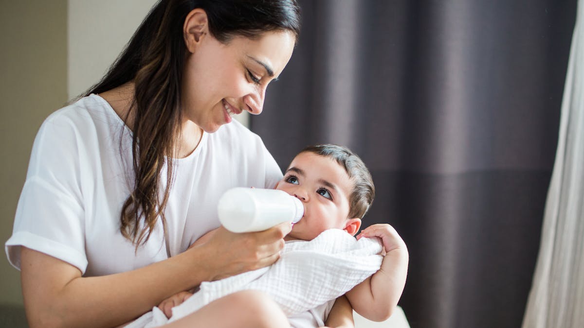 Lait De Chevre Pour Bebe Bienfaits Gout Digestion Differences Avec Le Lait De Vache Parents Fr Lait De Chevre Pour Bebe Bienfaits Gout Digestion Differences Avec Le Lait De Vache Parents Fr