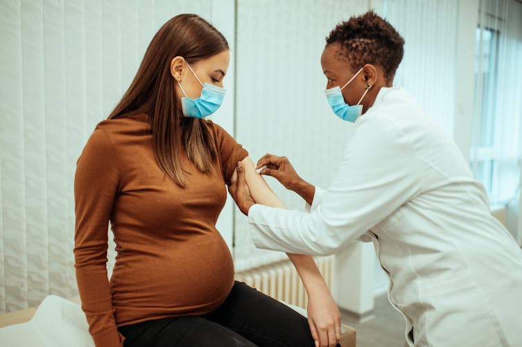Covid-19 : Une troisième dose de vaccin est conseillée pour les femmes enceintes