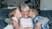 Comment le cerveau des grands-mères réagit-il à la vue de leurs petits-enfants ?