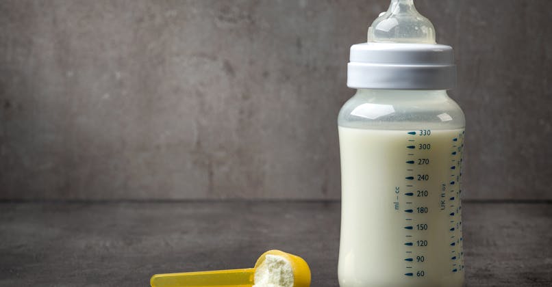 Biberon de lait pour bébé avec dosette de poudre