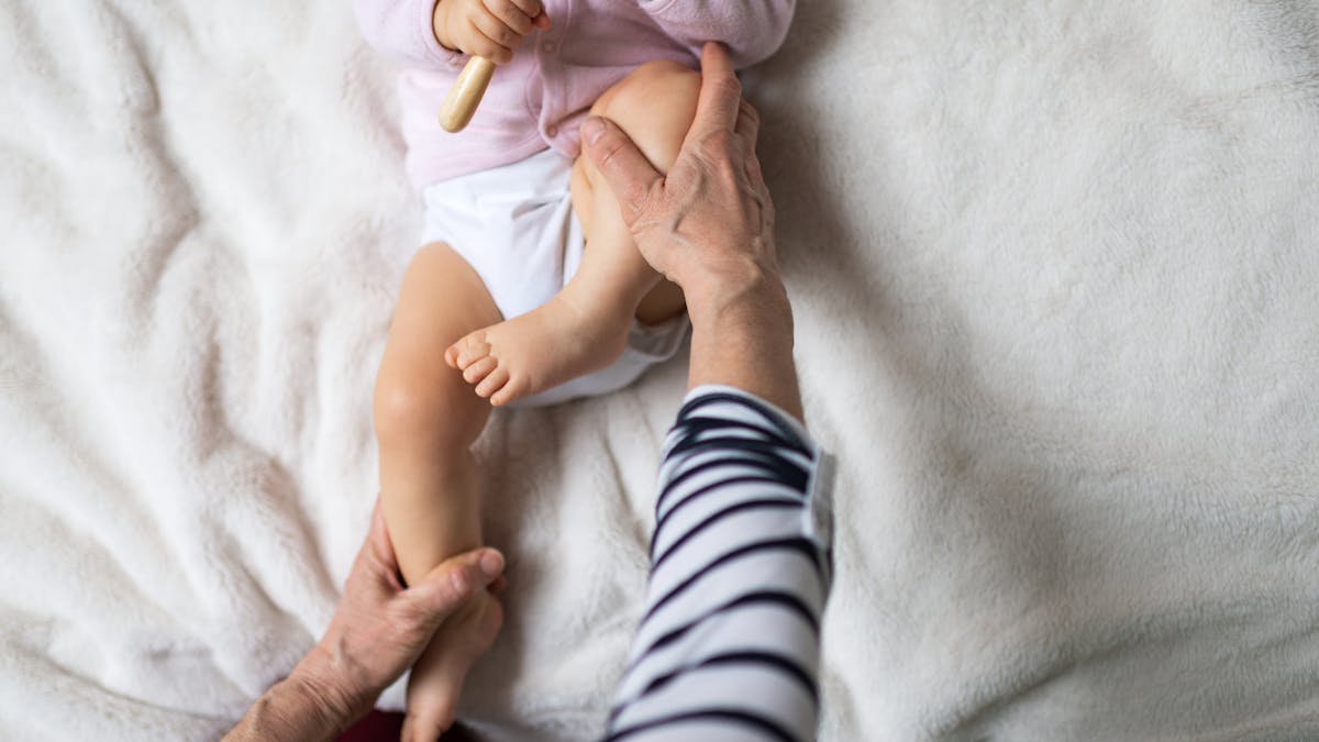 Tout Savoir Sur La Dysplasie Et Luxation Congenitale De La Hanche De Bebe Parents Fr Tout Savoir Sur La Dysplasie Et Luxation Congenitale De La Hanche De Bebe Parents Fr