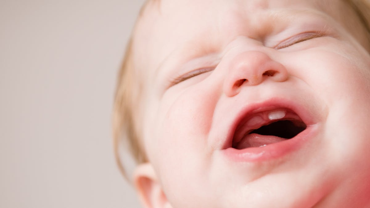Bébé qui a mal aux dents