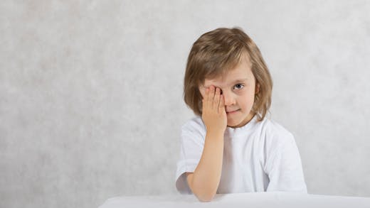 Amblyopie chez l'enfant : causes, symptômes et traitements