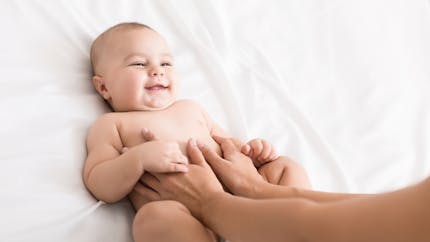 RGO : Quels sont les remèdes naturels pour soulager les reflux gastriques de bébé ? 