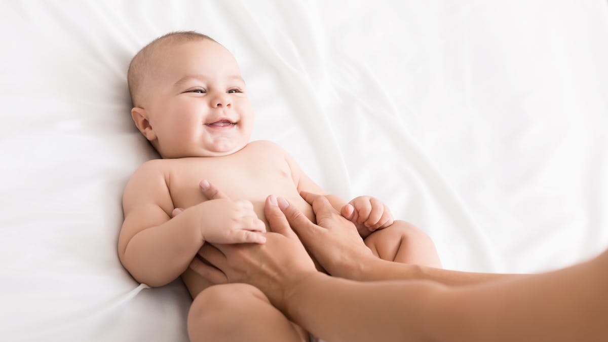 massage ventre bébé