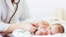 Pneumothorax chez le nouveau-né : causes, symptômes, traitements