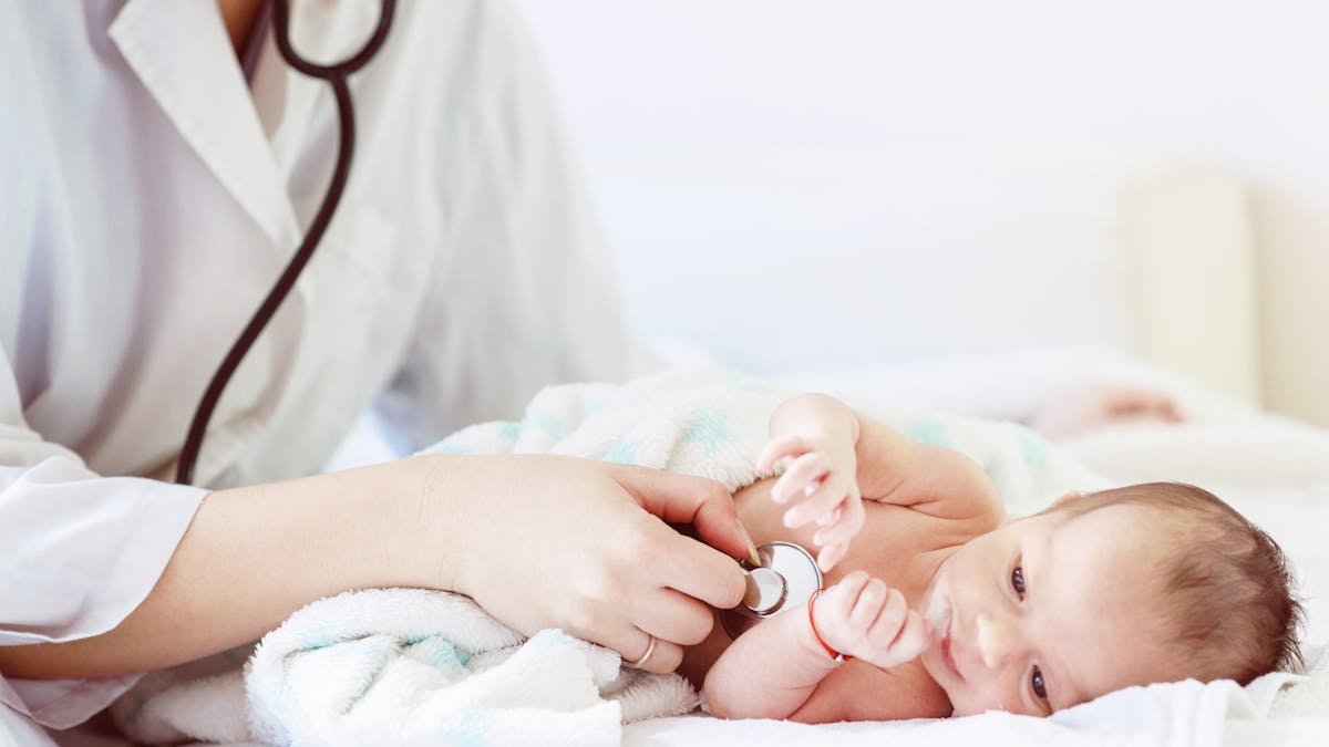 Pneumothorax chez le nouveau-né : causes, symptômes, traitements
