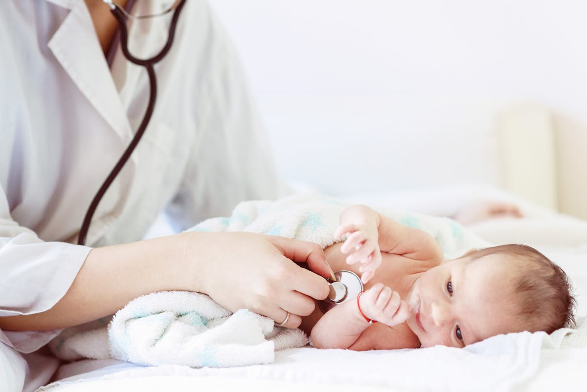 Pneumothorax chez le nouveau-né : causes, symptômes, traitements ...