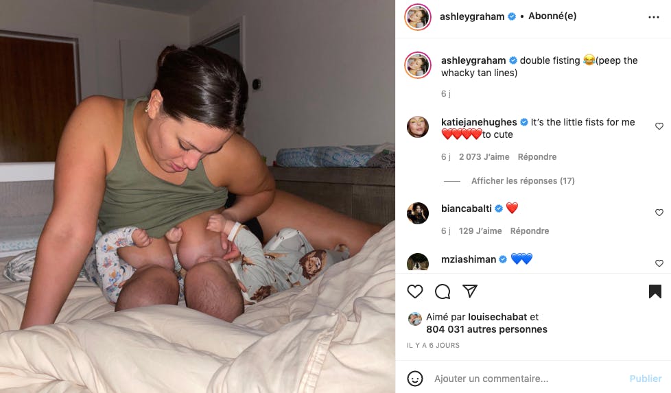 Ashley Graham: dual breastfeeding