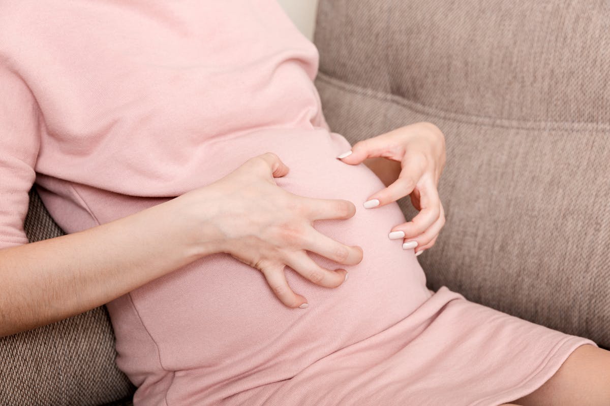 Prurit et démangeaisons pendant la grossesse | PARENTS.fr
