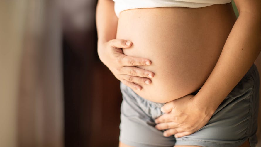Comment soulager une pubalgie pendant la grossesse ? | PARENTS.fr