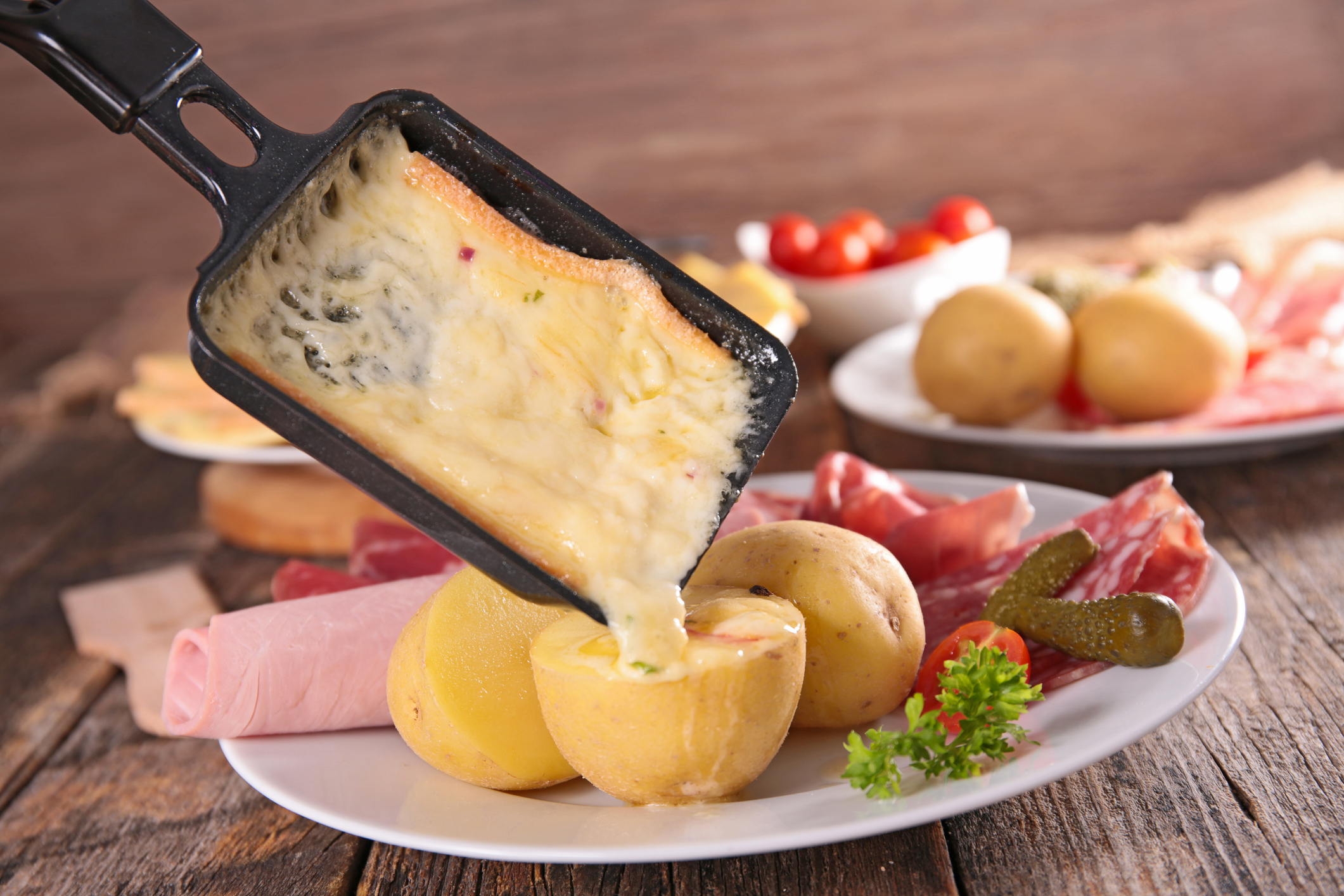 Peuton manger du fromage à raclette, tartiflette ou fondue pendant la grossesse ? PARENTS.fr