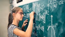 Scolarité : les filles font de moins en moins de maths, pourquoi ?