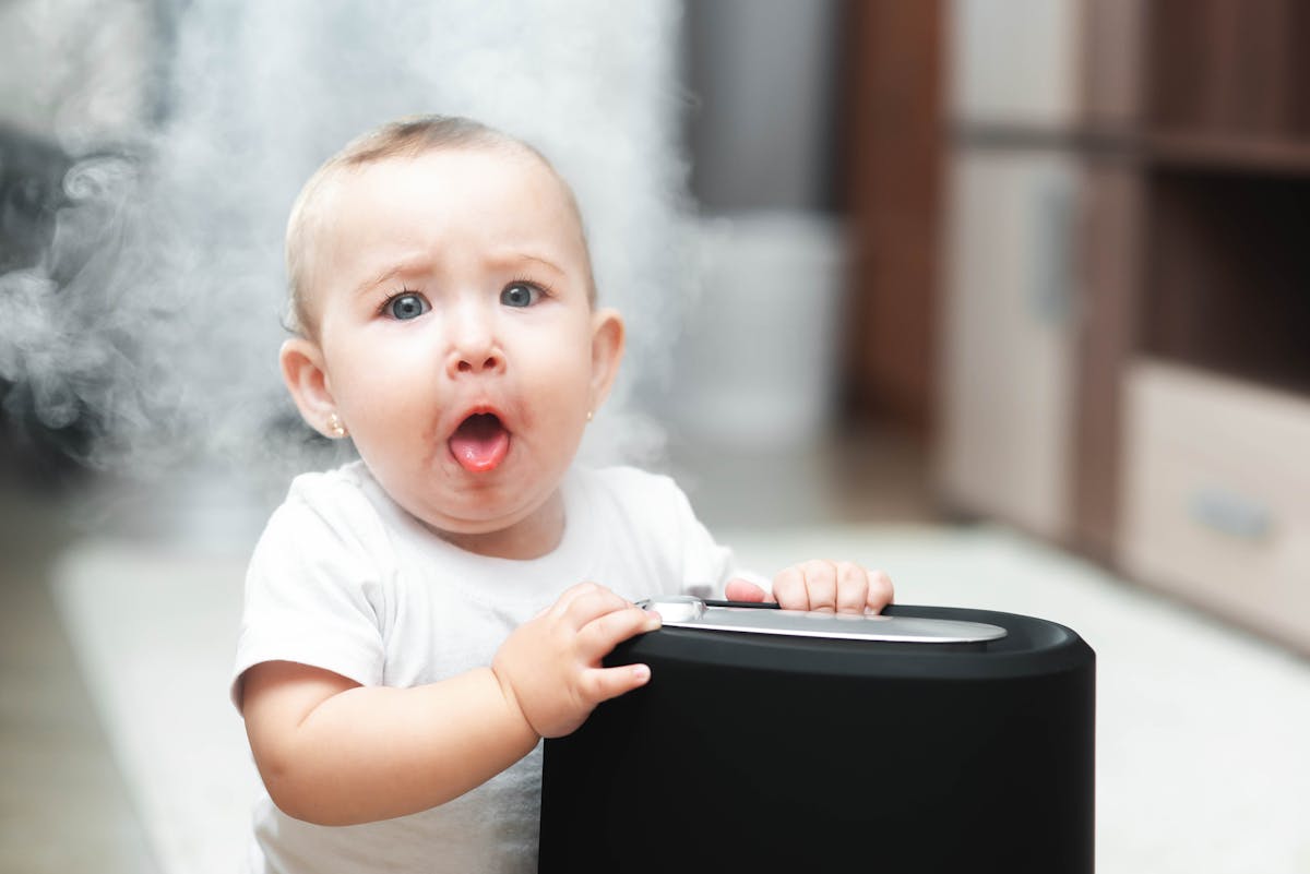Humidificateur d'air dans la chambre de bébé : mode d'emploi
