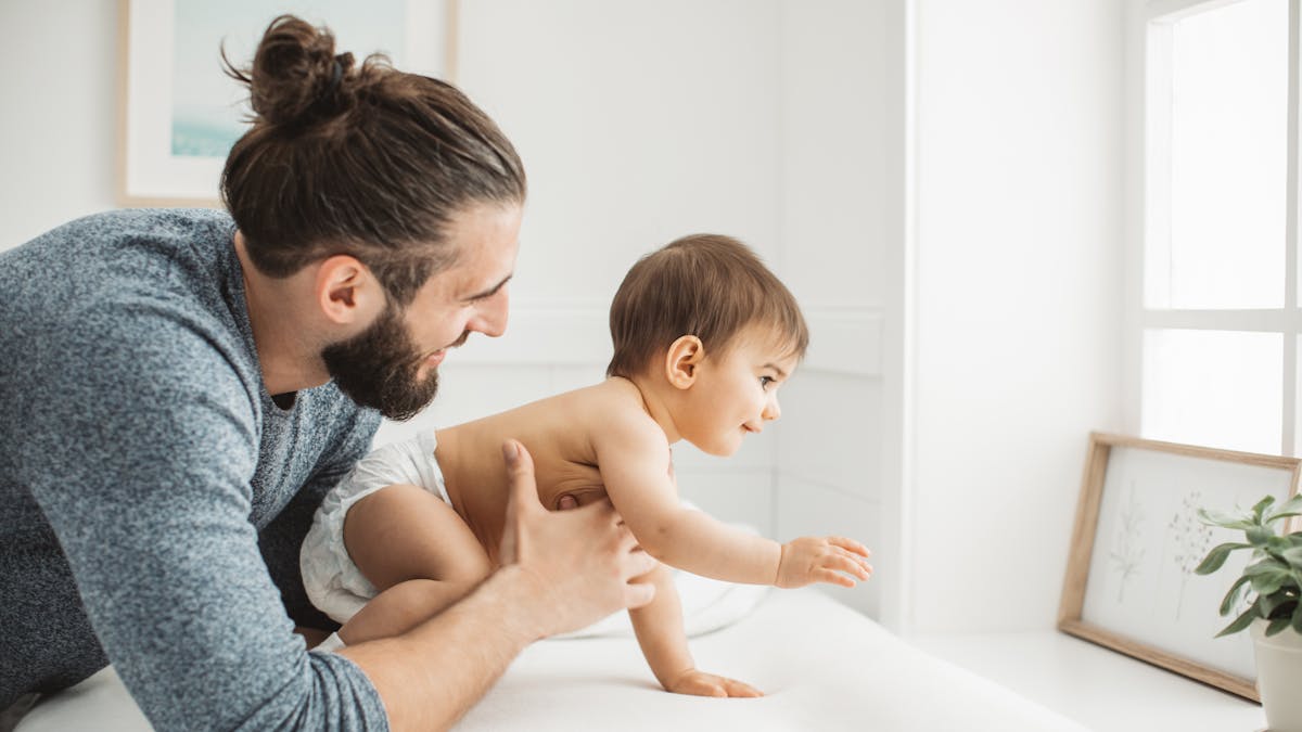 Que Fait On Lorsque Bebe Chute De Sa Table A Langer Ou D Un Lit La Chronique De Serialmother Parents Fr Que Fait On Lorsque Bebe Chute De Sa Table A Langer Ou D Un Lit La Chronique De Serialmother Parents Fr
