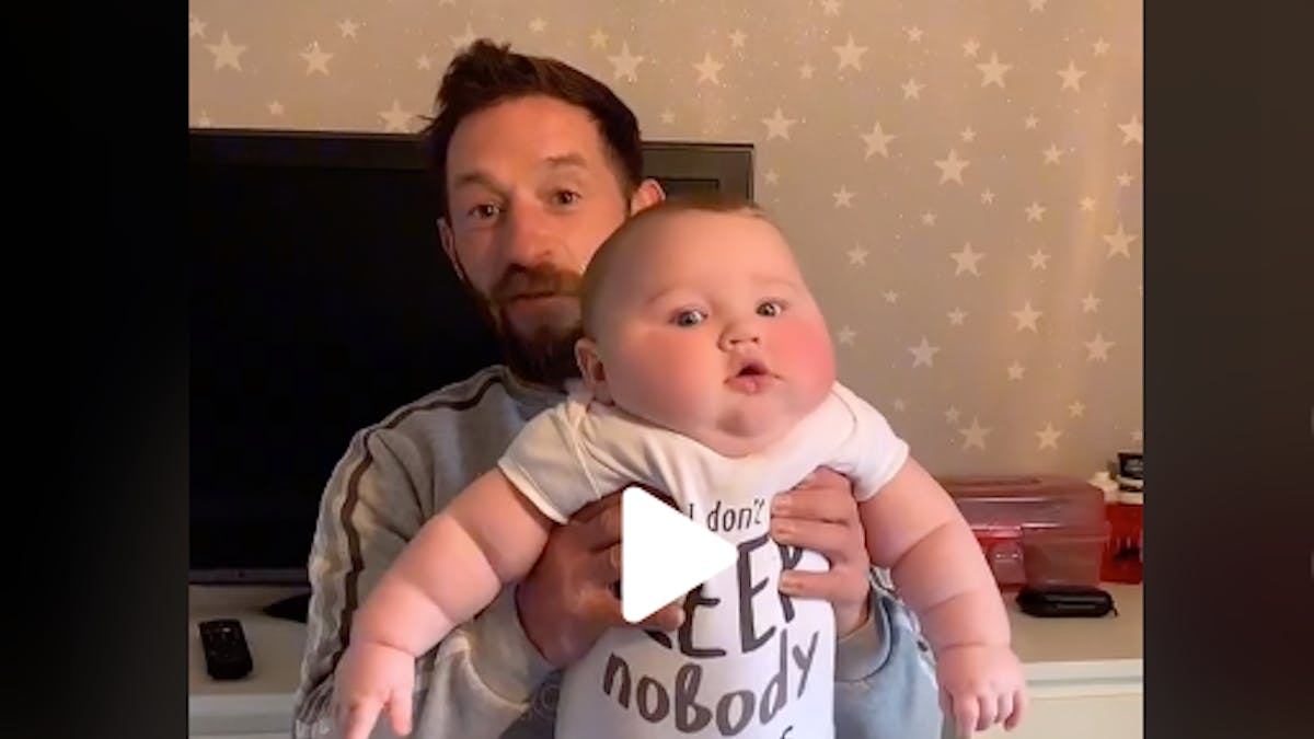 Ce N Est Pas Un Bebe C Est Un Homme Adulte La Taille De Ce Bebe De 4 Mois Etonne Les Internautes Parents Fr Ce N Est Pas Un Bebe C Est Un Homme Adulte La Taille De Ce Bebe De 4 Mois Etonne Les Internautes Parents Fr