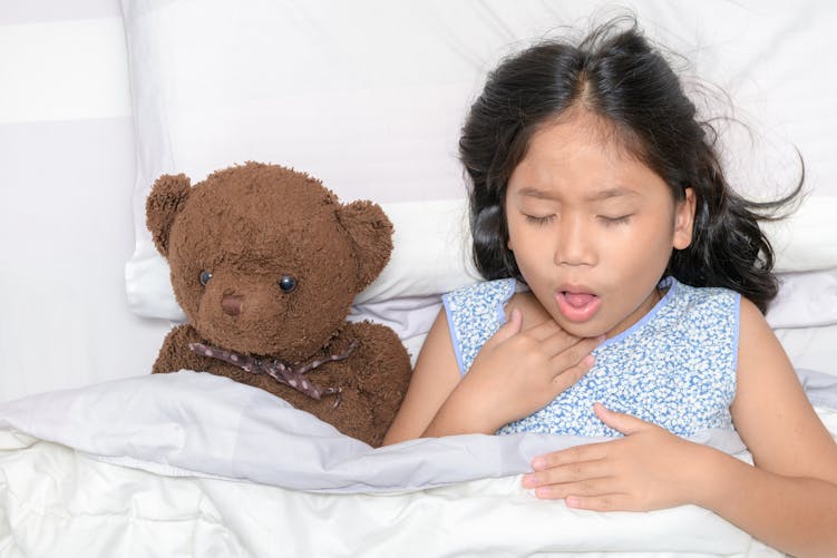 La toux du phoque : qu’est-ce que ce nouveau symptôme du variant Omicron, qui touche les enfants ?