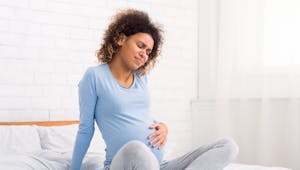 Coups d'aiguille dans le col pendant la grossesse : pourquoi cette douleur ? 