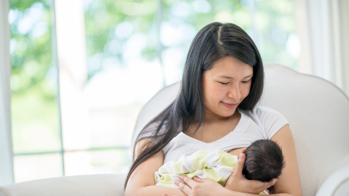 Prise d'ibuprofène pendant l'allaitement : est-ce dangereux pour le bébé ? 