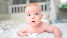 Couleur des yeux du bébé : peut-on la prédire ? Quand devient-elle définitive ?