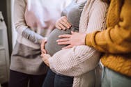 Toucher le ventre des femmes enceintes ? La réaction de cette future maman divise les internautes
