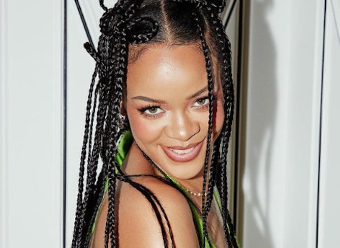 Rihanna enceinte devient l'égérie de la première collection de
