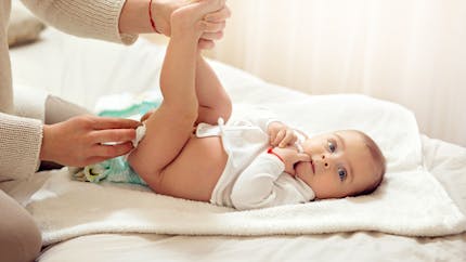 Bébé fait une allergie aux couches : comment réagir et comment le soigner ? 