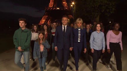 Emmanuel Macron réélu : qui étaient les enfants qui accompagnaient le président et son épouse ?