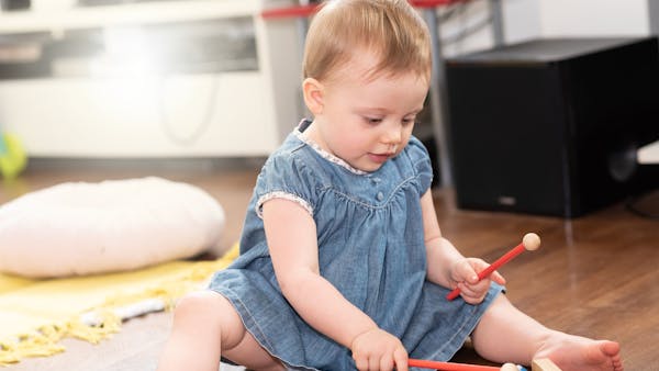 Bébé a 1 an : 15 idées d'activités pour le stimuler