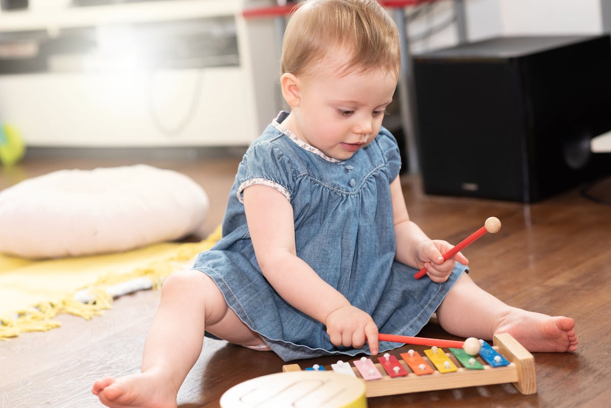 10 Conseils pour faire de la peinture avec bébé - Nounou assure