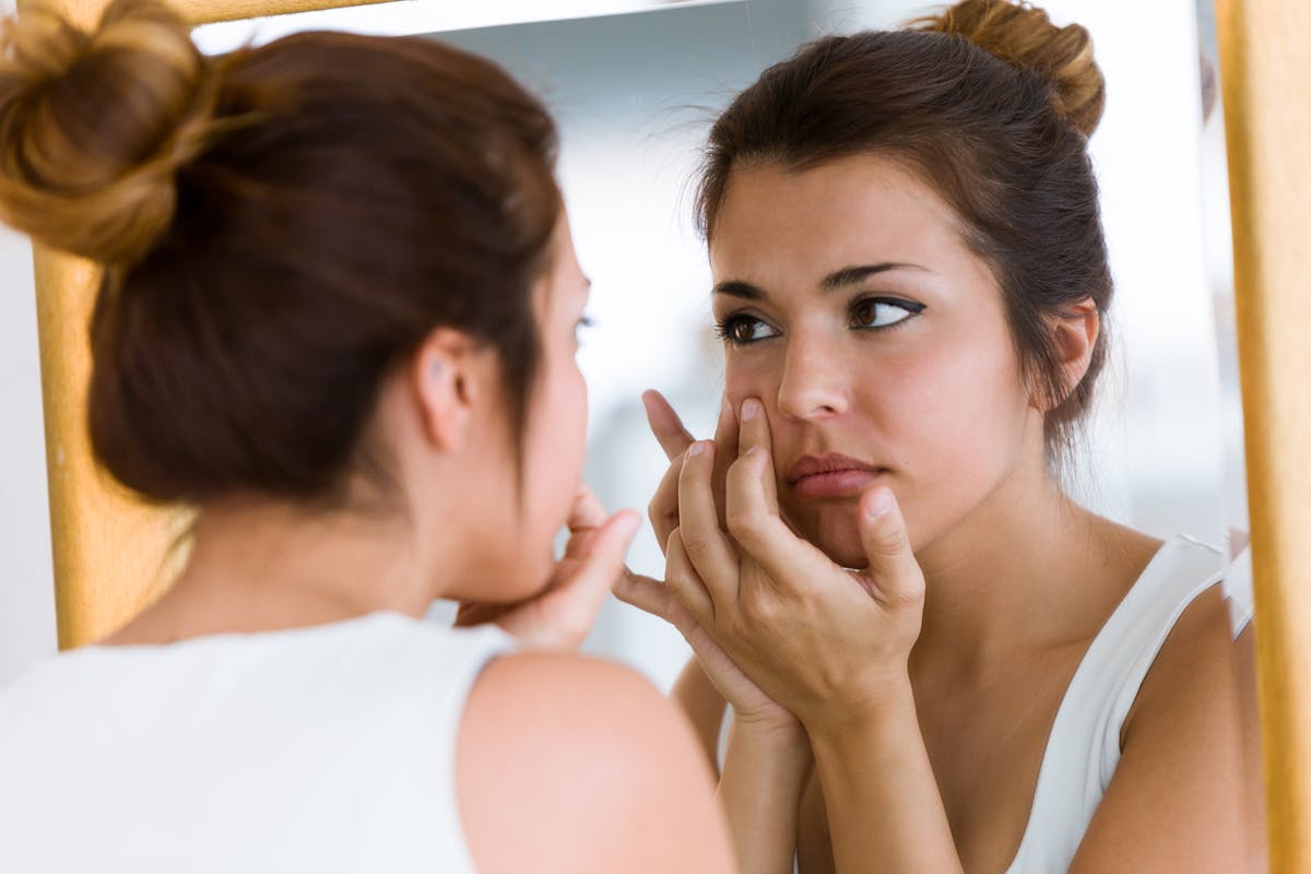 Peut-on soigner l'acné avec du zinc ? | PARENTS.fr