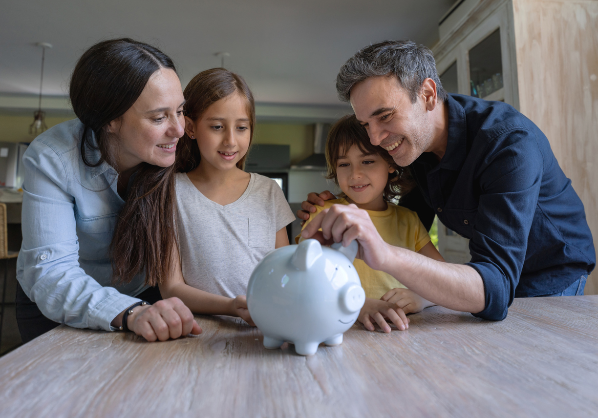Budget combien coûte un enfant de la naissance à 18 ans ? PARENTS.fr