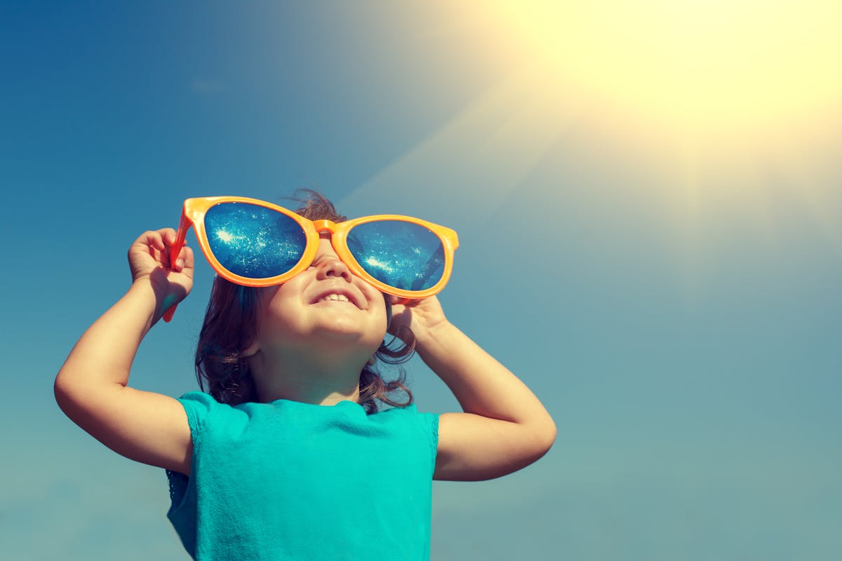 Lunettes de soleil pour enfant : quelle paire de solaires choisir ?
