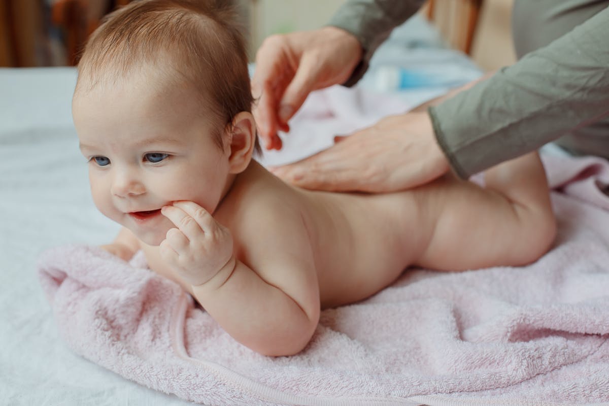 Huile de massage bio pour bébé (et pour toute la famille)