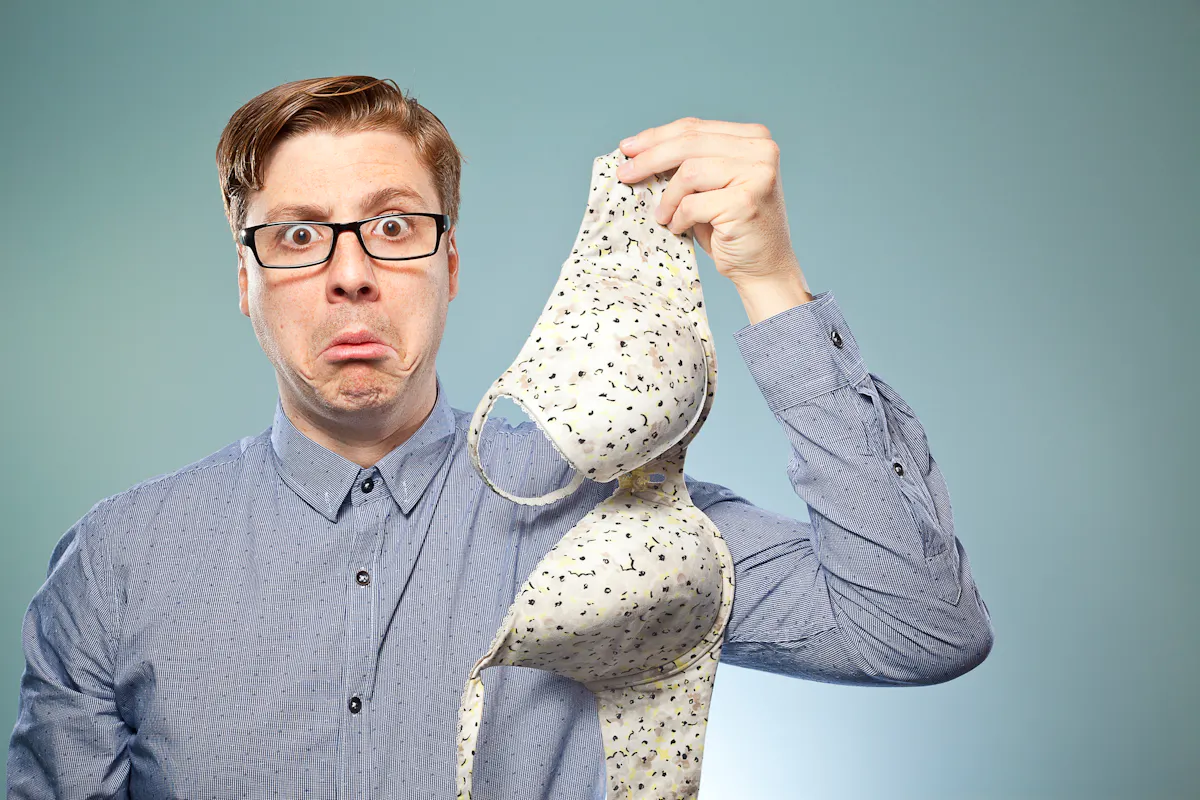 Ce papa montre à sa fille comment mettre un Et c’est