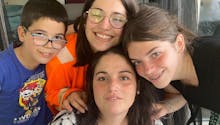 Laëtitia Servières (Familles nombreuses) : ses enfants publient une photo d'elle jeune et lui rendent un hommage trop mignon