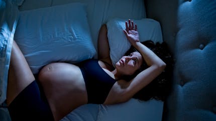 Insomnie durant la grossesse : causes et traitements