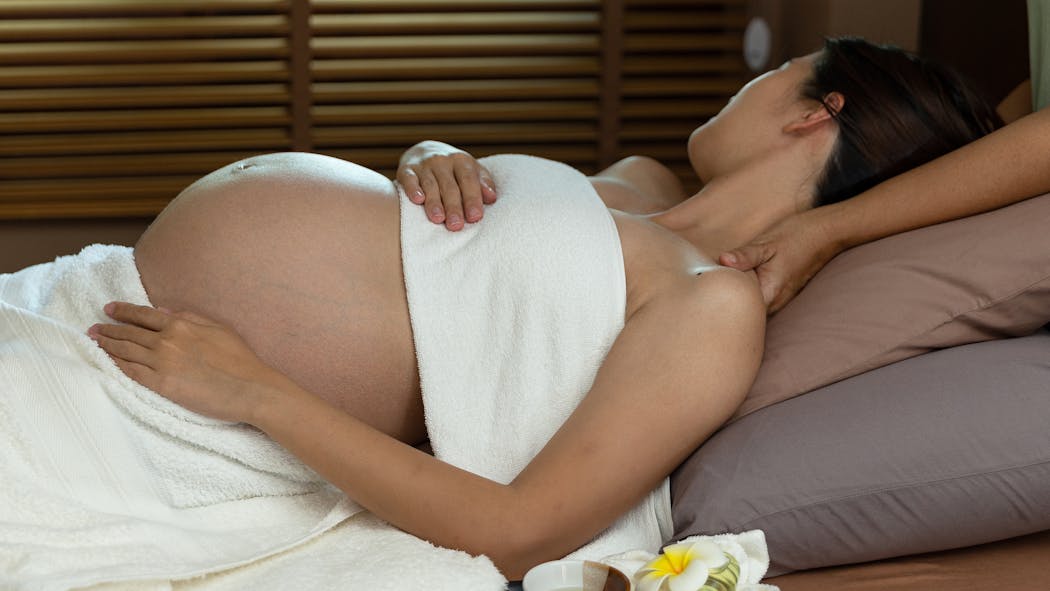Massage chez la femme enceinte : quelles précautions doit-on prendre ? 