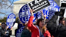 États-Unis : la Cour suprême révoque le droit constitutionnel à l'avortement