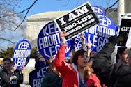 États-Unis : la Cour suprême révoque le droit constitutionnel à l'avortement