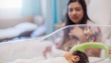 75% des jeunes mamans favorables aux restrictions des visites à la maternité