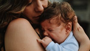 Comment reconnaître un bébé hypertonique ?