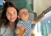 Son bébé turbulent dans le train : la réponse d’Alice Detollenaere face aux critiques de certains passagers