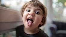 Bouton sur la langue chez l'enfant et l'adulte, quelles sont les causes ?