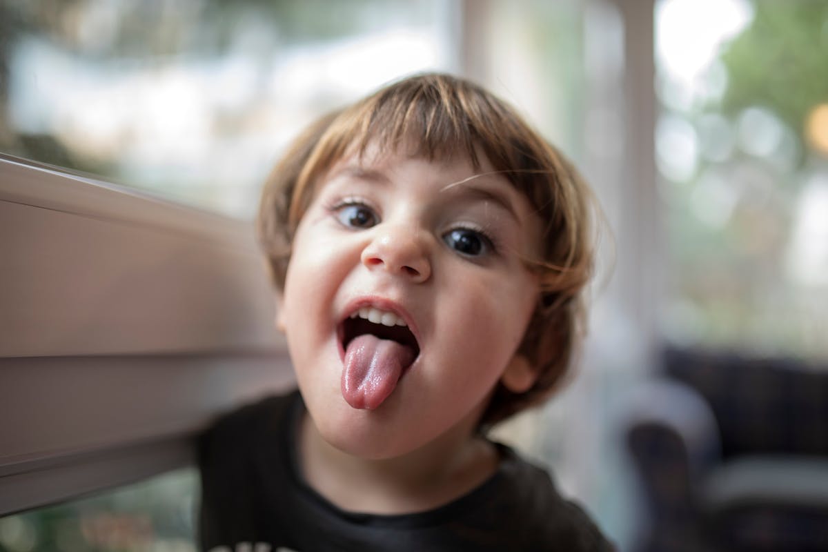 Aphte, herpès... Le point sur les boutons sur la langue | PARENTS.fr