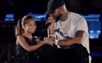 Booba interprète « Petite fille » avec sa fille Luna lors de son concert au Stade de France