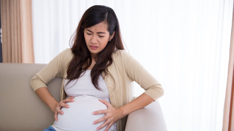 Une femme enceinte souffre de diarrhées pendant sa grossesse.