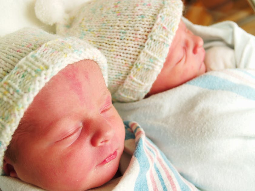 Grossesse : une jumelle sauve la vie de sa sœur dans le ventre de leur mère