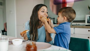 La chronique de SerialMother : « Oups, je mange le goûter de mes enfants avant eux  »